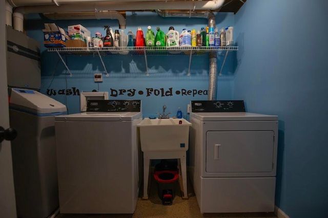 502 Killarney Lane, Valparaiso, IN 46385