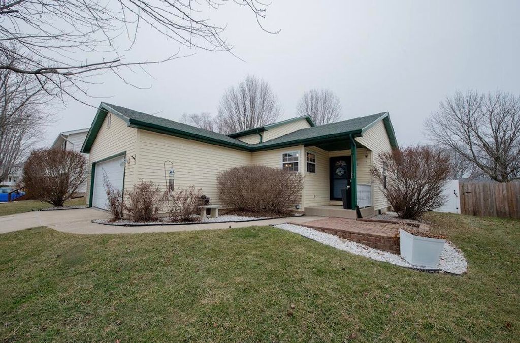 502 Killarney Lane, Valparaiso, IN 46385