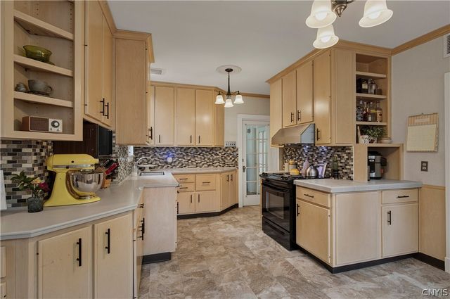 1108 Parkway East, Utica, NY 13501