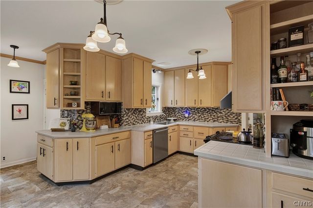 1108 Parkway East, Utica, NY 13501