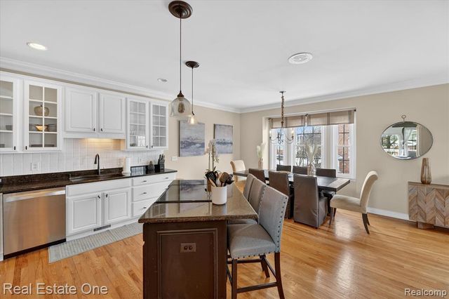 1615 Town Commons Drive, Howell, MI 48855