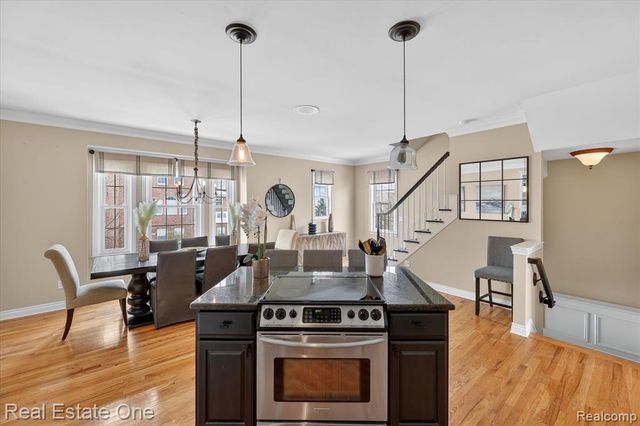 1615 Town Commons Drive, Howell, MI 48855