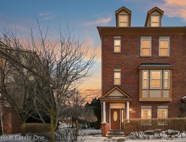 1615 Town Commons Drive, Howell, MI 48855