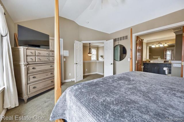 1615 Town Commons Drive, Howell, MI 48855