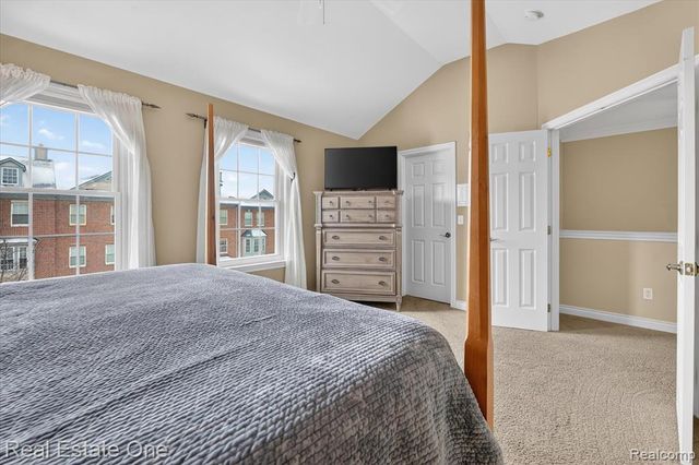 1615 Town Commons Drive, Howell, MI 48855