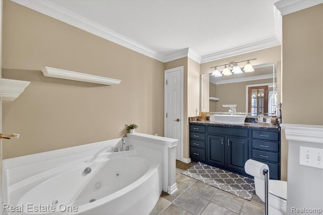 1615 Town Commons Drive, Howell, MI 48855