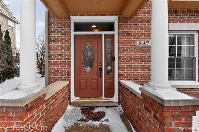 1615 Town Commons Drive, Howell, MI 48855