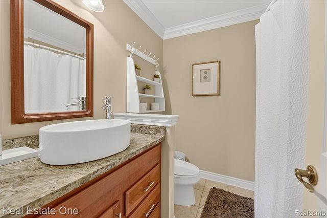 1615 Town Commons Drive, Howell, MI 48855