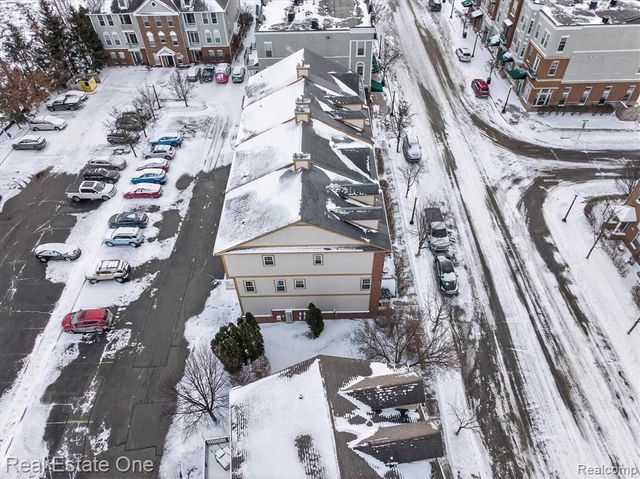 1615 Town Commons Drive, Howell, MI 48855