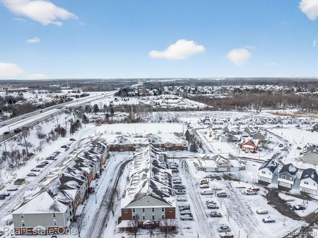 1615 Town Commons Drive, Howell, MI 48855