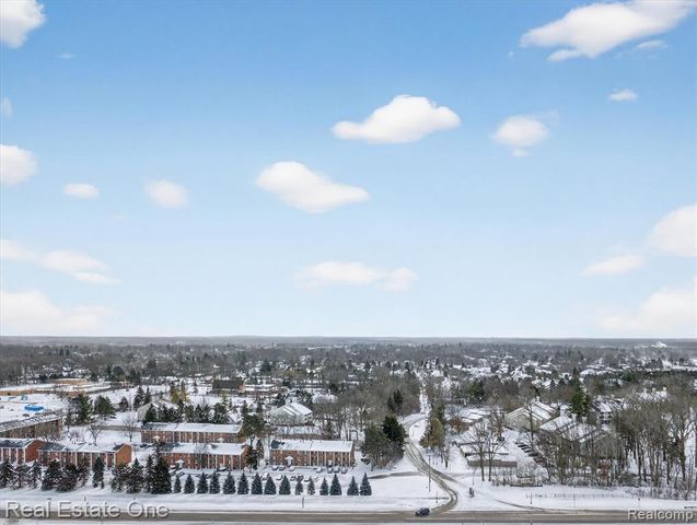 1615 Town Commons Drive, Howell, MI 48855