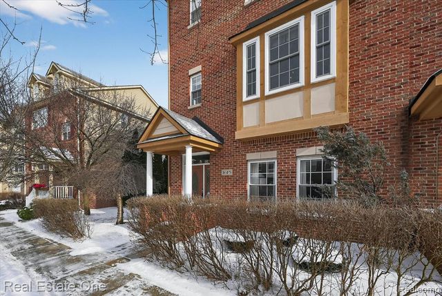 1615 Town Commons Drive, Howell, MI 48855