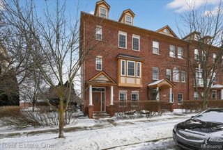 1615 Town Commons Drive, Howell, MI 48855