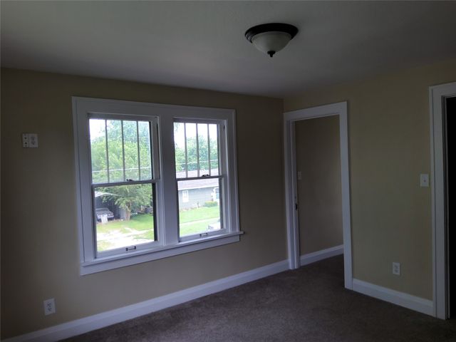 620 E 8th Street S, Newton, IA 50208