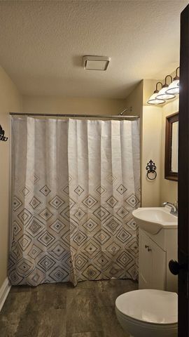 620 E 8th Street S, Newton, IA 50208