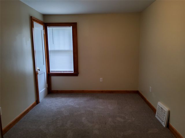 620 E 8th Street S, Newton, IA 50208