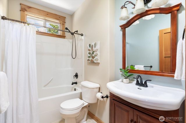 343 Olympic Bay Lane, Oak Harbor, WA 98277