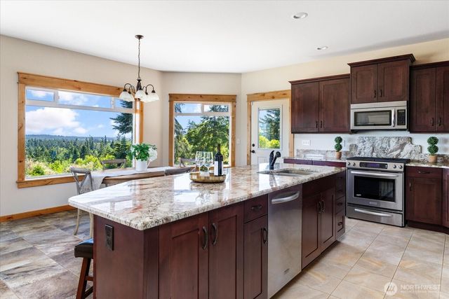 343 Olympic Bay Lane, Oak Harbor, WA 98277