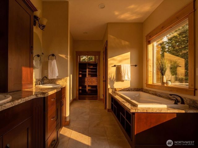 343 Olympic Bay Lane, Oak Harbor, WA 98277