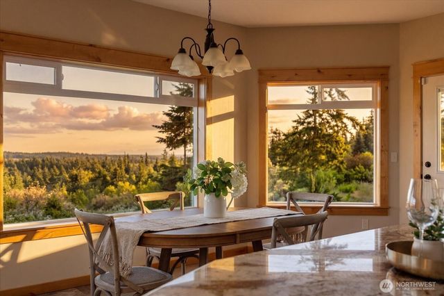 343 Olympic Bay Lane, Oak Harbor, WA 98277