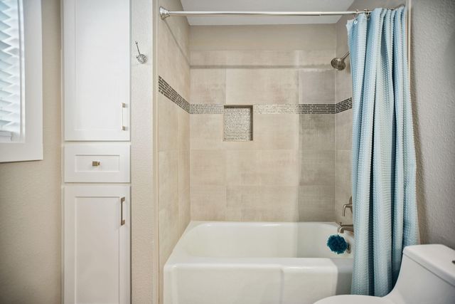 8 Las Brisas Place, Port Lavaca, TX 77979