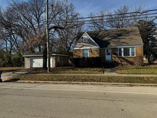 2500 MAPLE Street, Des Plaines, IL 60018
