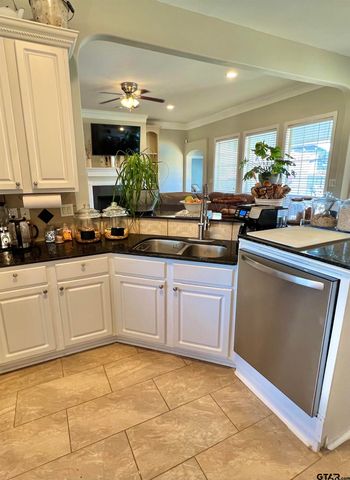 19430 Sara Ln, Flint, TX 75762