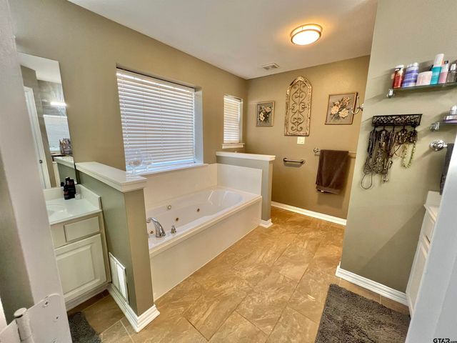 19430 Sara Ln, Flint, TX 75762