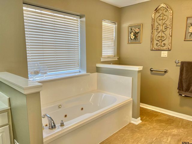 19430 Sara Ln, Flint, TX 75762