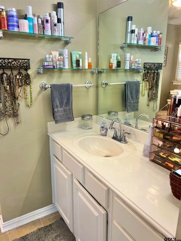 19430 Sara Ln, Flint, TX 75762