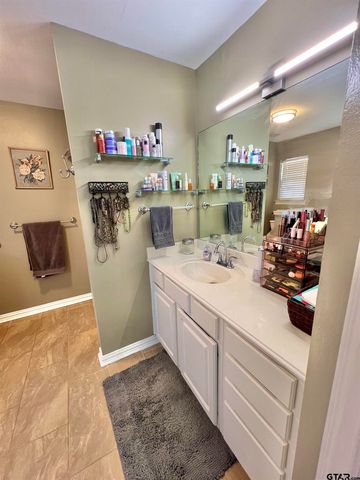 19430 Sara Ln, Flint, TX 75762