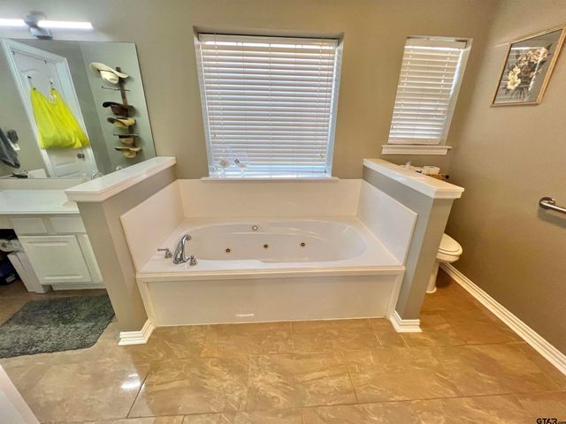 19430 Sara Ln, Flint, TX 75762