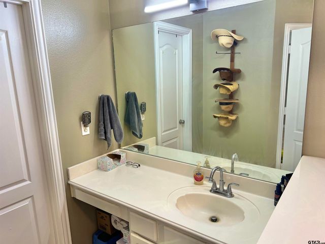 19430 Sara Ln, Flint, TX 75762