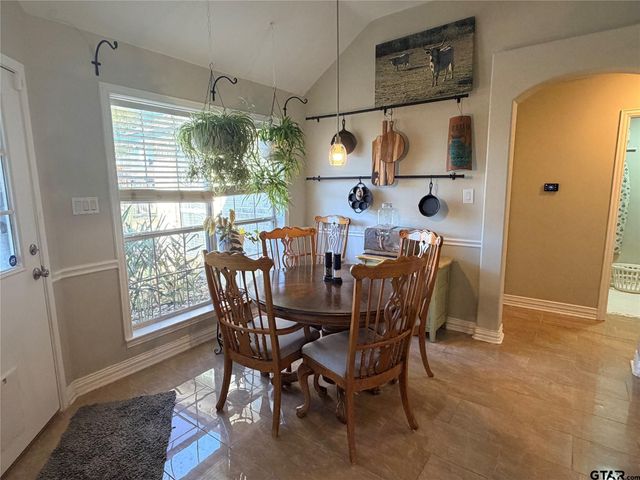 19430 Sara Ln, Flint, TX 75762