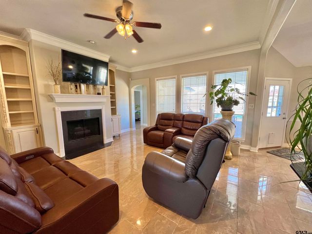 19430 Sara Ln, Flint, TX 75762