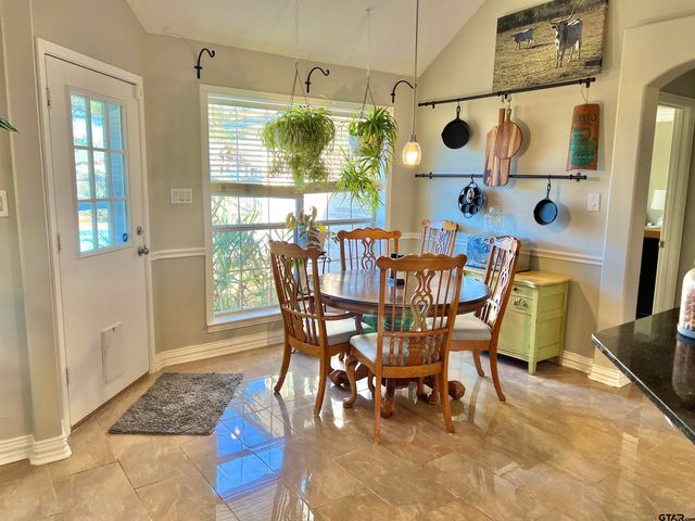 19430 Sara Ln, Flint, TX 75762