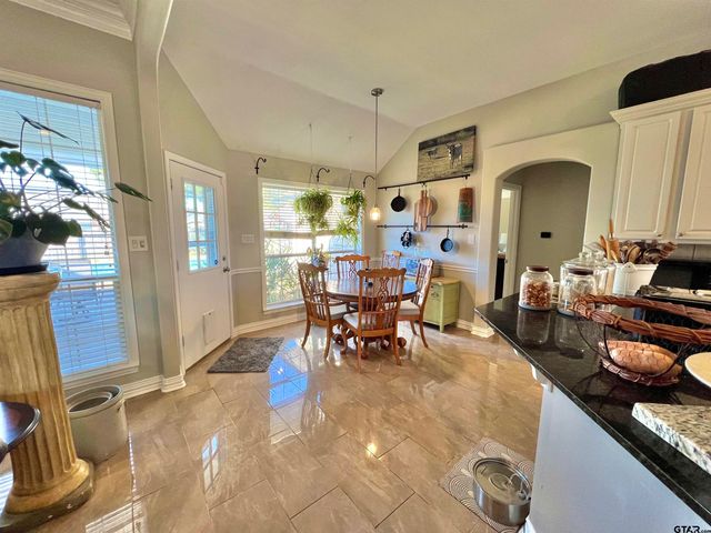 19430 Sara Ln, Flint, TX 75762