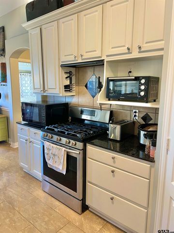 19430 Sara Ln, Flint, TX 75762