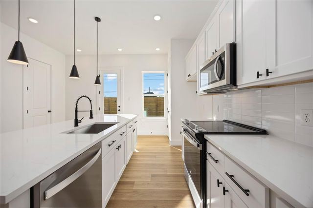 1466 Ferguson B, Houston, TX 77088