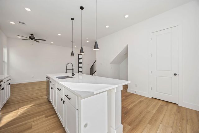 1466 Ferguson B, Houston, TX 77088