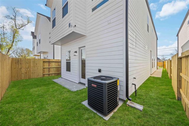 1466 Ferguson B, Houston, TX 77088