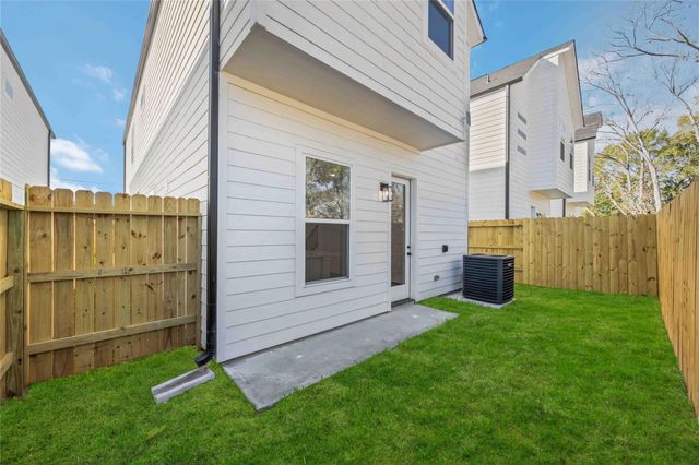 1466 Ferguson B, Houston, TX 77088