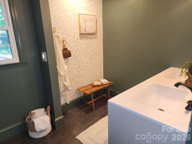 616 E Oakwood Avenue, Albemarle, NC 28001
