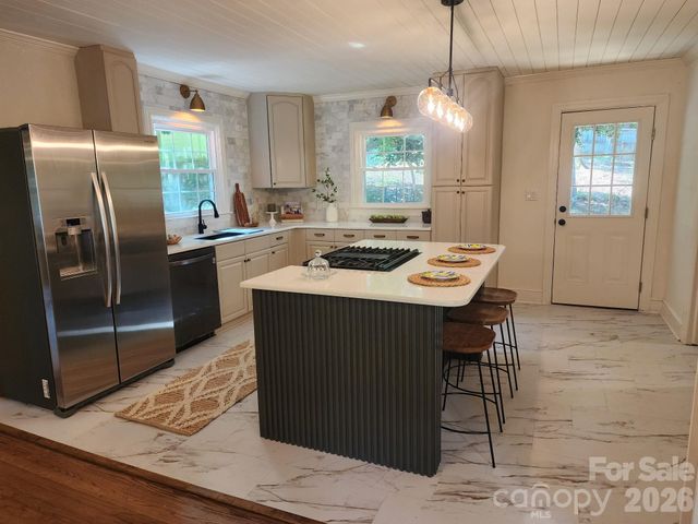 616 E Oakwood Avenue, Albemarle, NC 28001