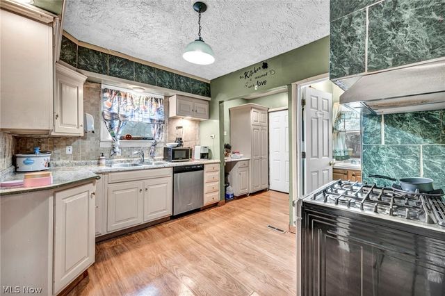 1742 Wayside Road, Cleveland, OH 44112