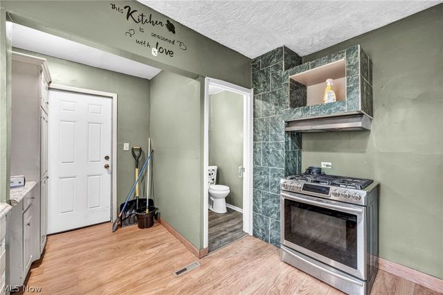 1742 Wayside Road, Cleveland, OH 44112