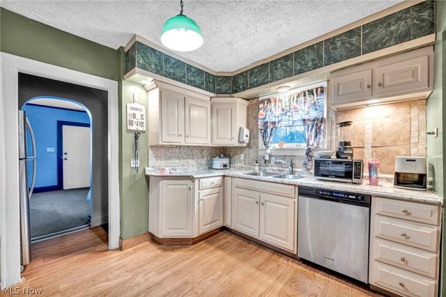 1742 Wayside Road, Cleveland, OH 44112