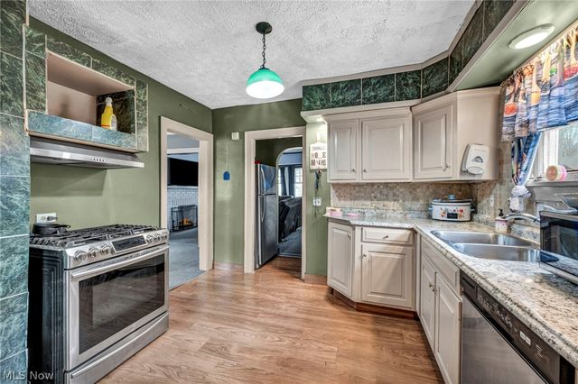 1742 Wayside Road, Cleveland, OH 44112