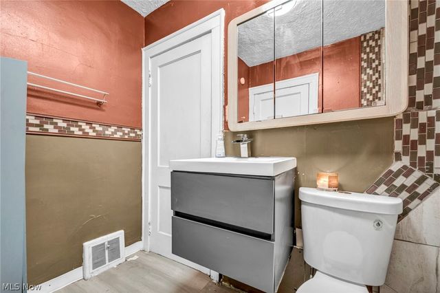 1742 Wayside Road, Cleveland, OH 44112