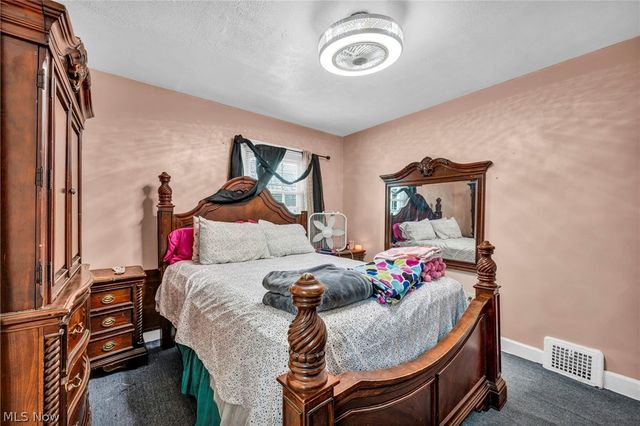 1742 Wayside Road, Cleveland, OH 44112